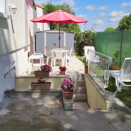 Appartement Charmant A Breuillet Avec Jardin Spacieux Exterior foto